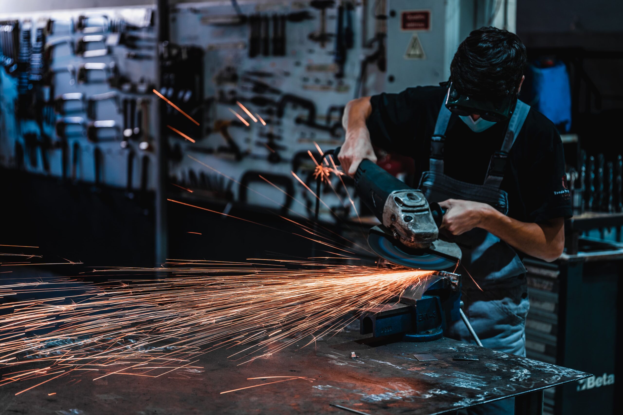 Pare de viver apagando incêndios em seus processos, faça um planejamento de manutenção industrial.